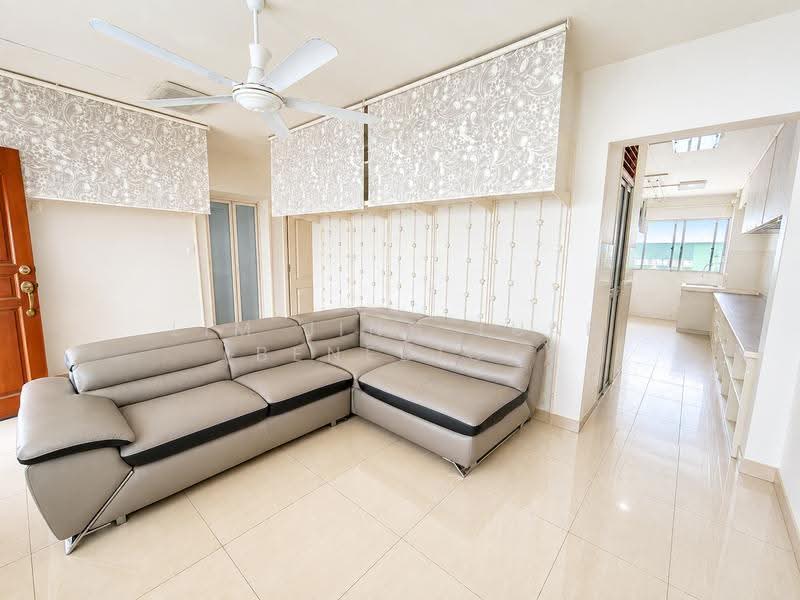 262 Yishun Street 22, 262 Yishun Street 22, Sembawang / Yishun, 3 Bedrooms, 904 sqft, HDB Flat For Sale, by Lim Jing Tuan (Benedict), 500132203 - Living Room - PropertyGuru.com.sg