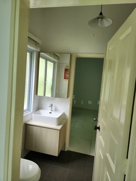 Raffles Park, 50 Oriole Crescent, 5 Bedrooms, 4,000 sqft, Bungalow House For Rent, by Lee Christina, 500132218 - Bathroom - PropertyGuru.com.sg