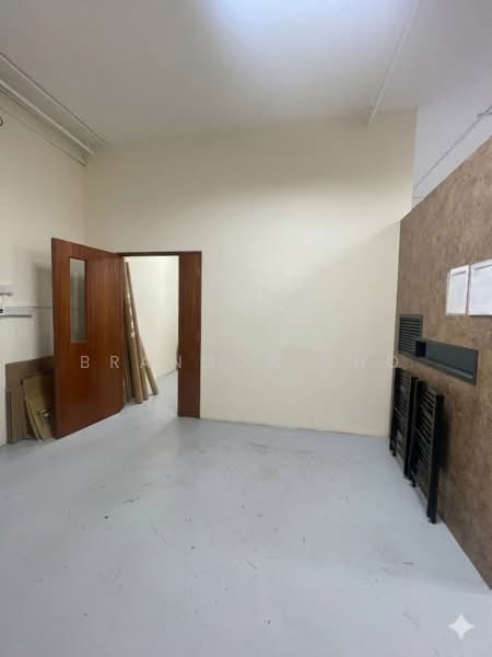 Tradehub 21, 8 Boon Lay Way, Boon Lay / Jurong / Tuas, 2,002 sqft, Light Industrial (B1) For Sale, by Brandon Kho, 500132225 - Interior - CommercialGuru.com.sg