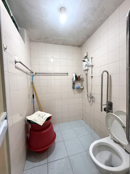 Lorong 6 Geylang, Geylang Lorong 6, 3,272 sqft, Shop / Shophouse For Sale, by Karen Tan, 500132239 - Bathroom - CommercialGuru.com.sg
