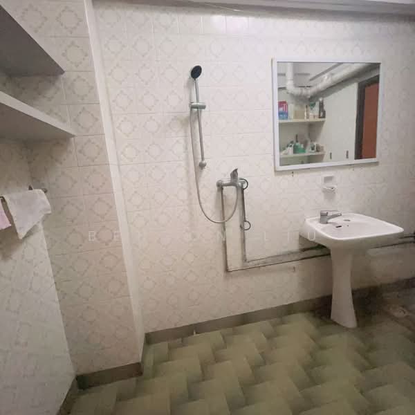 Lakeside Tower, 9H Yuan Ching Road, Room Rental, 180 sqft, Apartment For Rent, by Benson Liu, 500132267 - Bathroom - PropertyGuru.com.sg