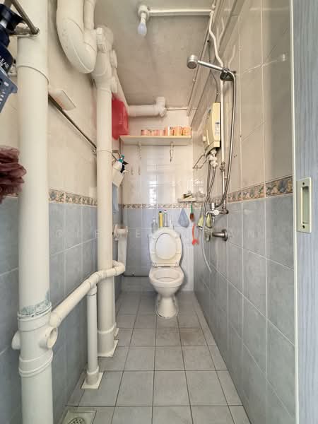 95 Commonwealth Drive, 95 Commonwealth Drive, 2 Bedrooms, 645 sqft, HDB Flat For Sale, by Clement Tan, 500132297 - Bathroom & Toilet  - PropertyGuru.com.sg