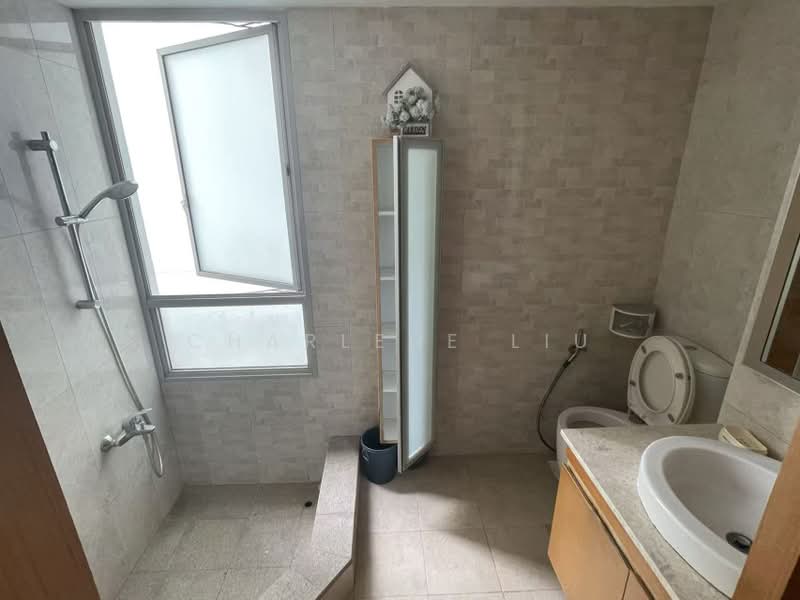 The Lakeshore, 33 Jurong West Street 41, Room Rental, 250 sqft, Condominium For Rent, by Charlene Liu, 500132315 - Bathroom - PropertyGuru.com.sg