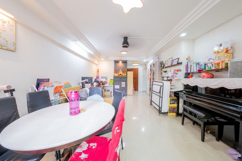 687B Woodlands Drive 75, 687B Woodlands Drive 75, 3 Bedrooms, 1,001 sqft, HDB Flat For Sale, by Kai Mun, 500132319 - Living Room - PropertyGuru.com.sg