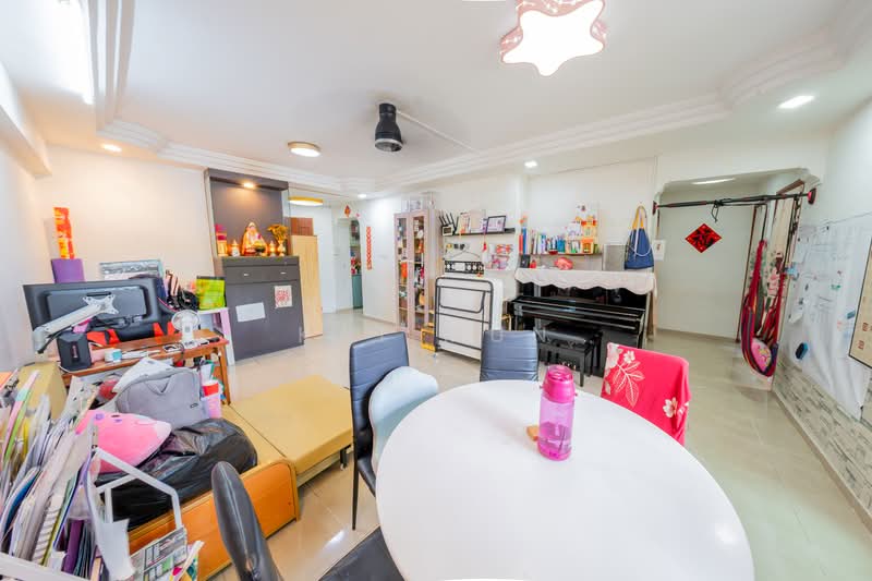 687B Woodlands Drive 75, 687B Woodlands Drive 75, 3 Bedrooms, 1,001 sqft, HDB Flat For Sale, by Kai Mun, 500132319 - Living Room - PropertyGuru.com.sg