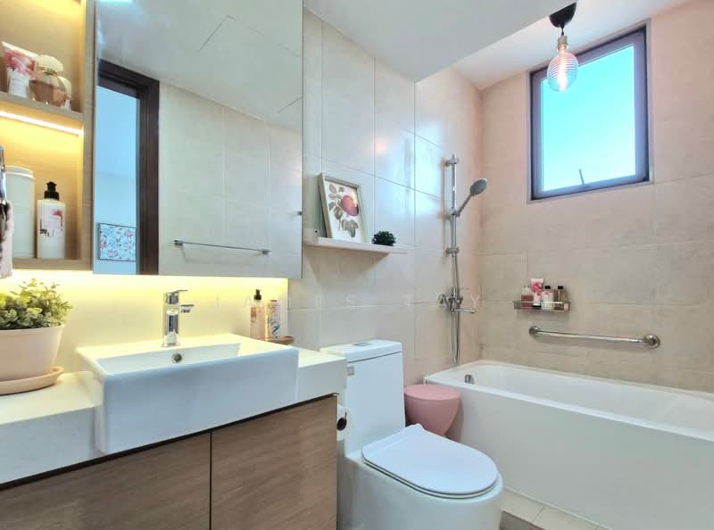 Springhill, 2 Sembawang Walk, 5 Bedrooms, 3,132 sqft, Cluster House For Sale, by James Tay, 500132328 - Bathroom - PropertyGuru.com.sg