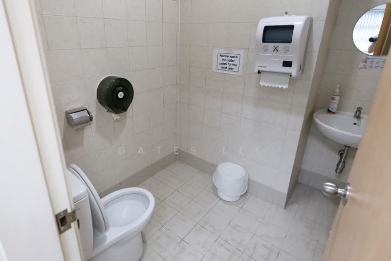 E-Centre @ Redhill, 3791 Jalan Bukit Merah, 1,012 sqft, Light Industrial (B1) For Sale, by Gates Lee, 500132333 - Bathroom - CommercialGuru.com.sg