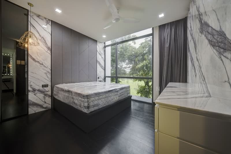 Renovated 4 Storey Cluster Semi-D!, , 6 Bedrooms, 3,961 sqft, Cluster House For Sale, by Alexes Yan, 500132336 - Bedroom - PropertyGuru.com.sg