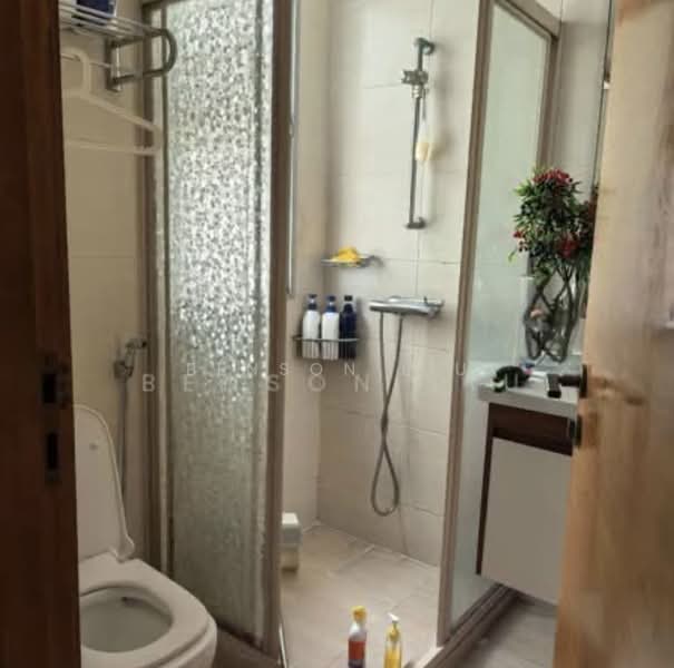 The Lakeshore, 31 Jurong West Street 41, Room Rental, 160 sqft, Condominium For Rent, by Benson Liu, 500132355 - Bathroom - PropertyGuru.com.sg