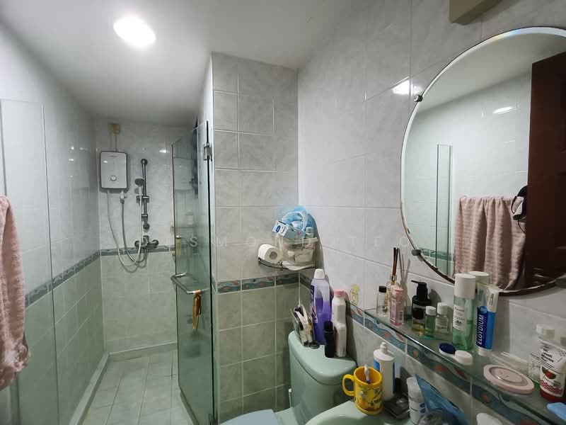 147 Lorong 2 Toa Payoh, 147 Lorong 2 Toa Payoh, 3 Bedrooms, 980 sqft, HDB Flat For Sale, by DESMOND TEO, 500132360 - Common bathroom - PropertyGuru.com.sg