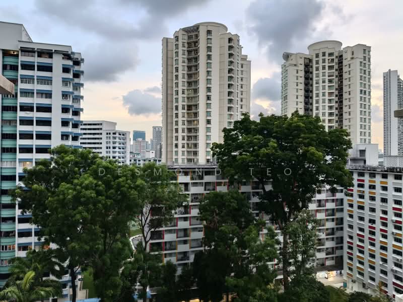 147 Lorong 2 Toa Payoh, 147 Lorong 2 Toa Payoh, 3 Bedrooms, 980 sqft, HDB Flat For Sale, by DESMOND TEO, 500132360 - View from living hall - PropertyGuru.com.sg