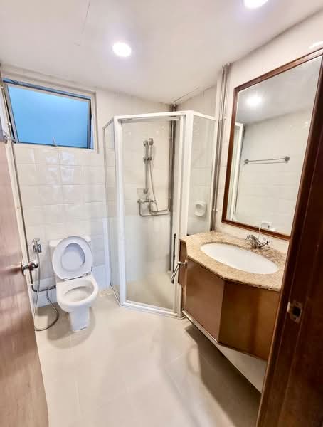 Burlington Square, 175 Bencoolen Street, Room Rental, 150 sqft, Apartment For Rent, by Kezia Lim, 500132369 - Bathroom - PropertyGuru.com.sg
