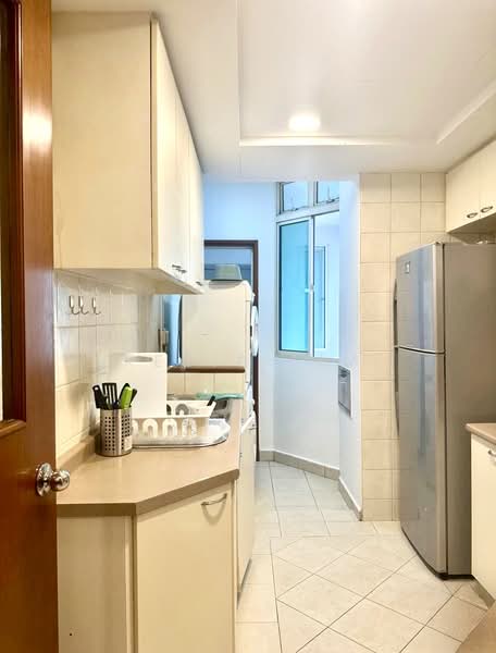 Burlington Square, 175 Bencoolen Street, Room Rental, 150 sqft, Apartment For Rent, by Kezia Lim, 500132369 - Kitchen - PropertyGuru.com.sg