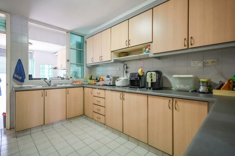 Seletar Terrace, Seleter Terrace, 4 Bedrooms, 2,400 sqft, Terraced House For Sale, by Ivan Lam, 500132370 - Kitchen - PropertyGuru.com.sg