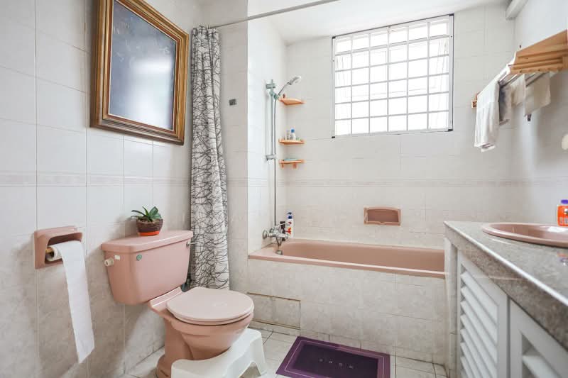 Seletar Terrace, Seleter Terrace, 4 Bedrooms, 2,400 sqft, Terraced House For Sale, by Ivan Lam, 500132370 - Bathroom - PropertyGuru.com.sg