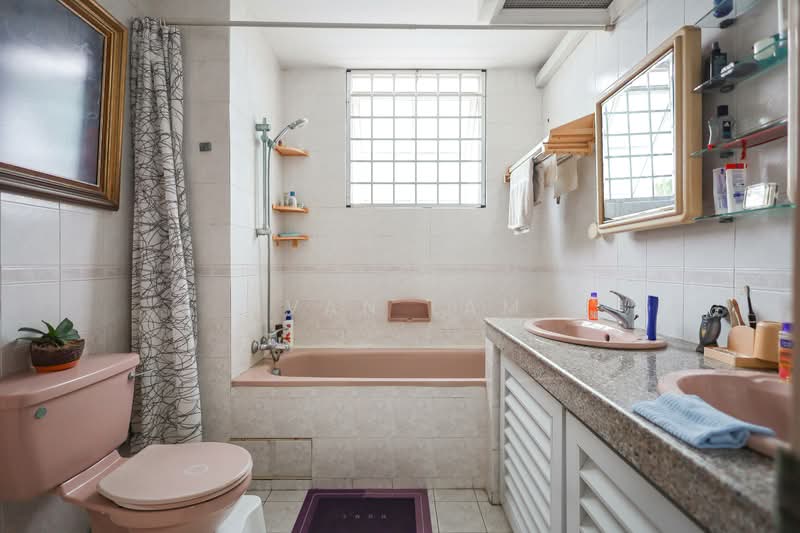 Seletar Terrace, Seleter Terrace, 4 Bedrooms, 2,400 sqft, Terraced House For Sale, by Ivan Lam, 500132370 - Bathroom - PropertyGuru.com.sg