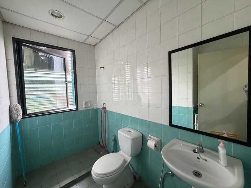 Toh Guan Centre, 21 Toh Guan Road East, 240 sqft, Factory / Workshop (B2) For Rent, by Javier Ng 黄允健, 500132375 - Bathroom - CommercialGuru.com.sg