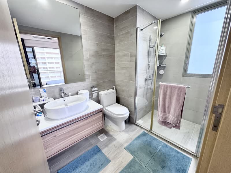 Sea Horizon, 5 Pasir Ris Rise, 3 Bedrooms, 1,109 sqft, Executive Condominium For Rent, by Jason Ang, 500132378 - Master bathroom - PropertyGuru.com.sg