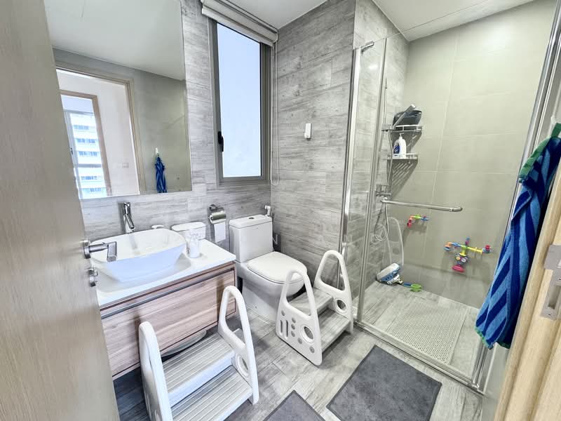 Sea Horizon, 5 Pasir Ris Rise, 3 Bedrooms, 1,109 sqft, Executive Condominium For Rent, by Jason Ang, 500132378 - Common bathroom - PropertyGuru.com.sg