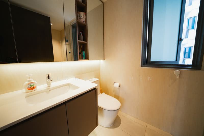 Forest Woods, , 3 Bedrooms, 980 sqft, Condominium For Sale, by Michael Chen, 500132382 - Bathroom - PropertyGuru.com.sg