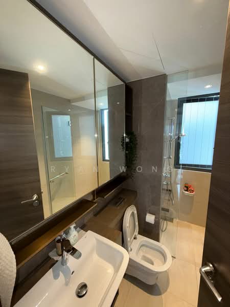 The Florence Residences, 87 Hougang Avenue 2, 3 Bedrooms, 990 sqft, Condominium For Sale, by Ryan Wong, 500132395 - Bathroom - PropertyGuru.com.sg