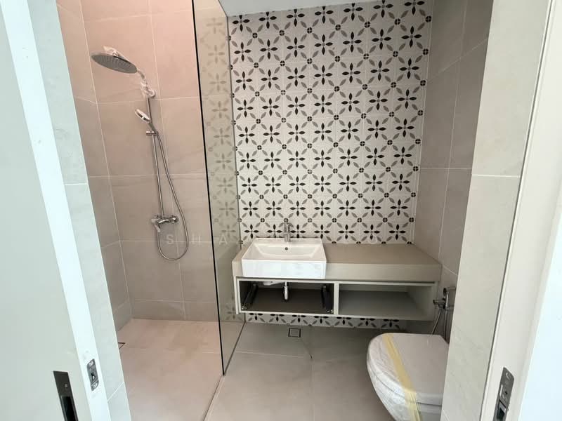 Co-Living Space For Rent @ Dickson Road, Dickson Road, 1,807 sqft, Shop / Shophouse For Rent, by Shane Yeo, 500132396 - Bathroom - CommercialGuru.com.sg