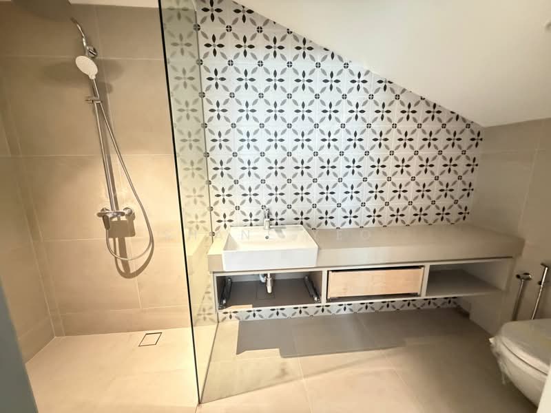 Co-Living Space For Rent @ Dickson Road, Dickson Road, 1,807 sqft, Shop / Shophouse For Rent, by Shane Yeo, 500132396 - Bathroom - CommercialGuru.com.sg