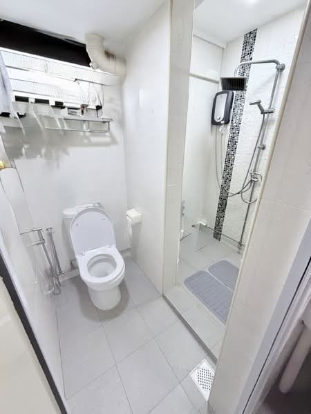 85 Whampoa Drive, 85 Whampoa Drive, 2 Bedrooms, 700 sqft, HDB Flat For Sale, by Patrick Poh 傅靖尰, 500132397 - Bathroom - PropertyGuru.com.sg
