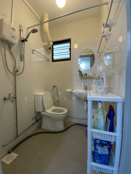 701 West Coast Road, 701 West Coast Road, 2 Bedrooms, 721 sqft, HDB Flat For Rent, by Ananda Sivanandam, 500132400 - Bathroom - PropertyGuru.com.sg