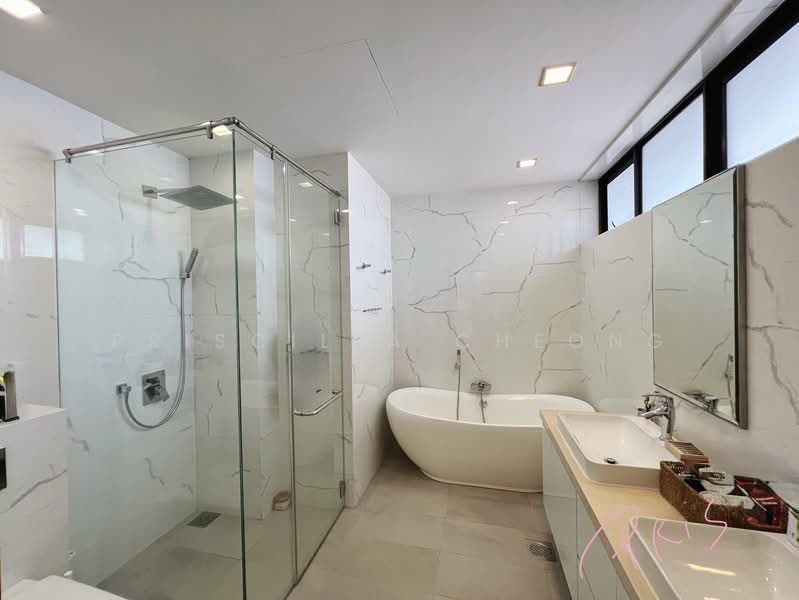Serangoon gardens, , 5 Bedrooms, 4,200 sqft, Semi-Detached House For Rent, by Priscilla Cheong, 500132402 - Bathroom - PropertyGuru.com.sg