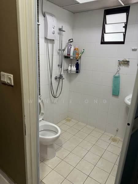 335C Yishun Riverwalk, 335C Yishun Street 31, 3 Bedrooms, 1,216 sqft, HDB Flat For Rent, by Winnie Ong, 500132406 - Bathroom - PropertyGuru.com.sg