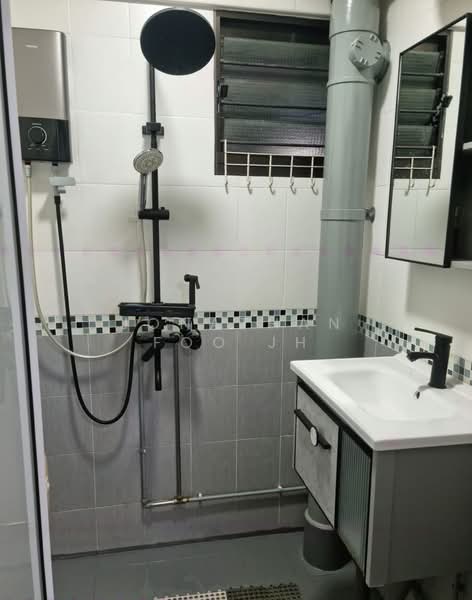 264 Waterloo Street, 264 Waterloo Street, 2 Bedrooms, 646 sqft, HDB Flat For Rent, by Jonathan Foo JH, 500132438 - Bathroom - PropertyGuru.com.sg