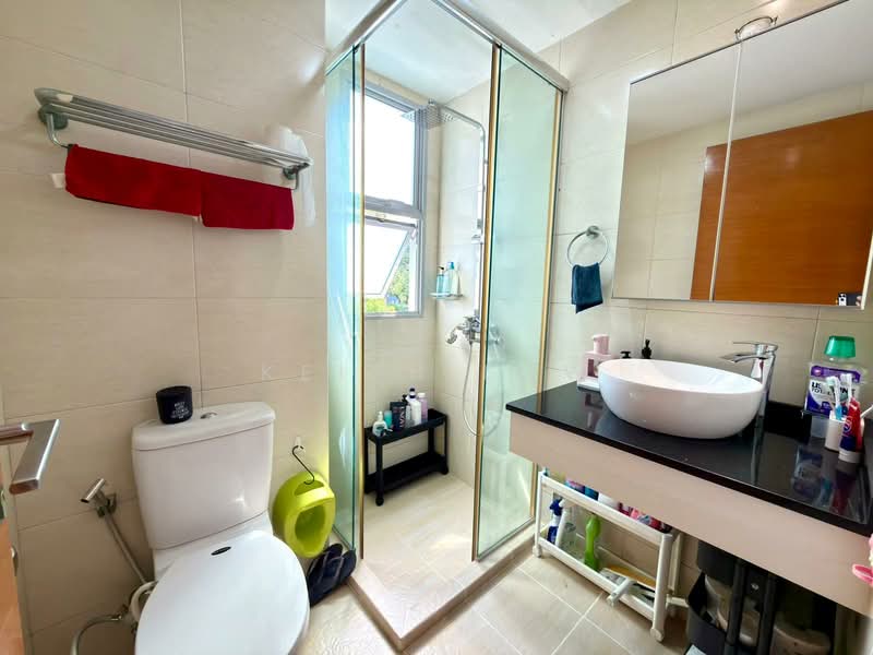 The Lakeshore, 33 Jurong West Street 41, Boon Lay / Jurong / Tuas, 3 Bedrooms, 1,109 sqft, Condominium For Rent, by Keith Low, 500132440 - Bathroom 2 - PropertyGuru.com.sg