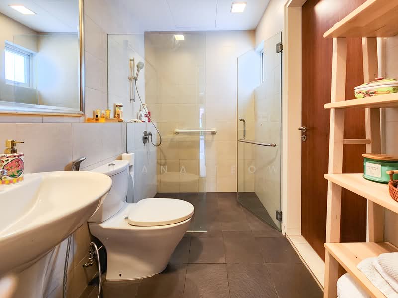 Freehold Detached In Sunset Square, , 4 Bedrooms, 4,800 sqft, Detached House For Sale, by Diana Teow, 500132442 - Bathroom - PropertyGuru.com.sg
