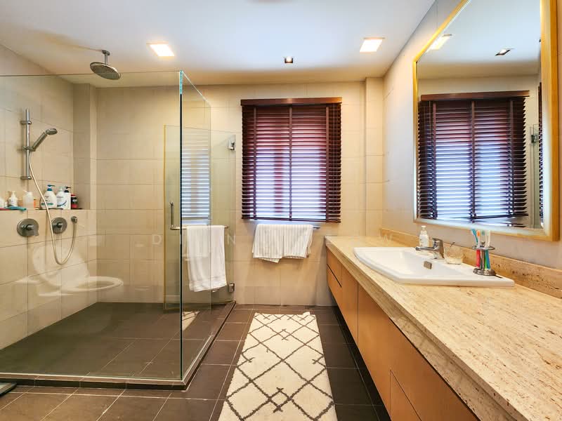 Freehold Detached In Sunset Square, , 4 Bedrooms, 4,800 sqft, Detached House For Sale, by Diana Teow, 500132442 - Bathroom - PropertyGuru.com.sg