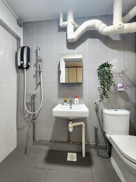 194 Bishan Street 13, 194 Bishan Street 13, 3 Bedrooms, 1,302 sqft, HDB Flat For Sale, by Shon Foong, 500132462 - Bathroom - PropertyGuru.com.sg