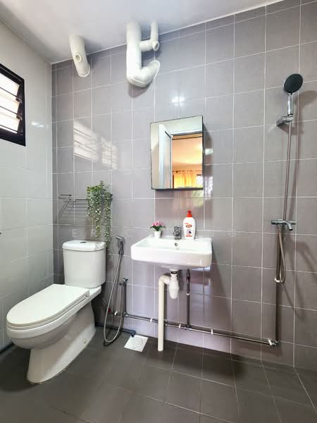 194 Bishan Street 13, 194 Bishan Street 13, 3 Bedrooms, 1,302 sqft, HDB Flat For Sale, by Eric Wong, 500132463 - Bathroom - PropertyGuru.com.sg