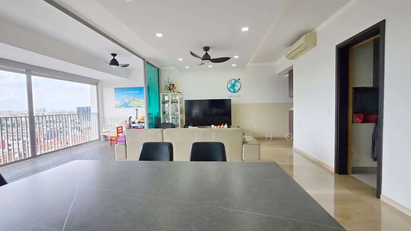 Kovan Residences, 1 Kovan Road, 5 Bedrooms, 1,776 sqft, Condominium For Sale, by Jeanette CHOW, 500132467 - Living Room - PropertyGuru.com.sg