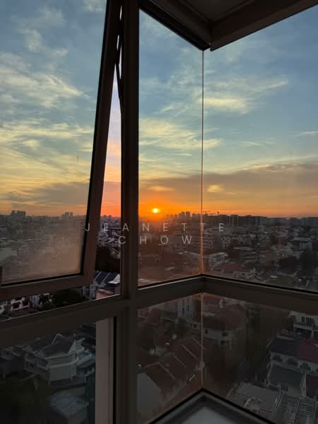 Kovan Residences, 1 Kovan Road, 5 Bedrooms, 1,776 sqft, Condominium For Sale, by Jeanette CHOW, 500132467 - Relax and unwind with stunning sunset Vi - PropertyGuru.com.sg