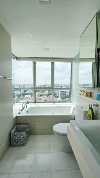 Kovan Residences, 1 Kovan Road, 5 Bedrooms, 1,776 sqft, Condominium For Sale, by Jeanette CHOW, 500132467 - Master Bathroom - PropertyGuru.com.sg