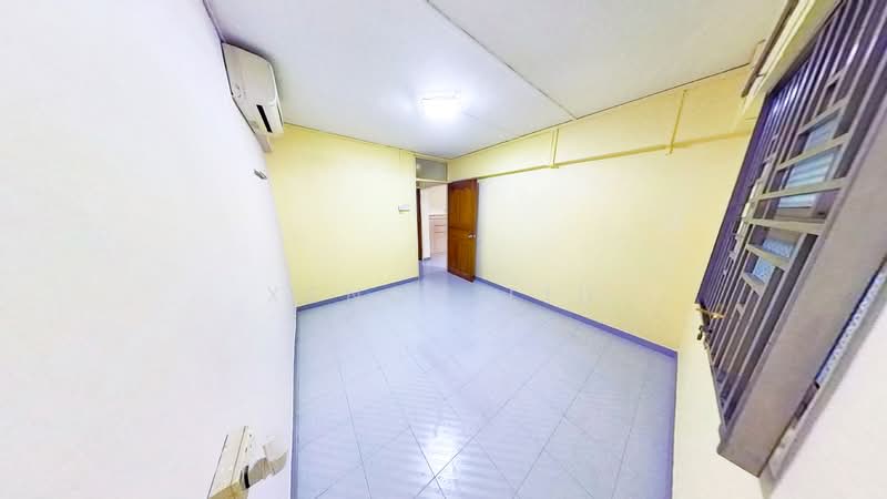 611 Ang Mo Kio Avenue 5, 611 Ang Mo Kio Avenue 5, 2 Bedrooms, 721 sqft, HDB Flat For Sale, by Xenon Liu, 500132472 - Bedroom - PropertyGuru.com.sg