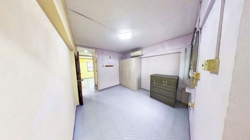 611 Ang Mo Kio Avenue 5, 611 Ang Mo Kio Avenue 5, 2 Bedrooms, 721 sqft, HDB Flat For Sale, by Xenon Liu, 500132472 - Master Bedroom - PropertyGuru.com.sg