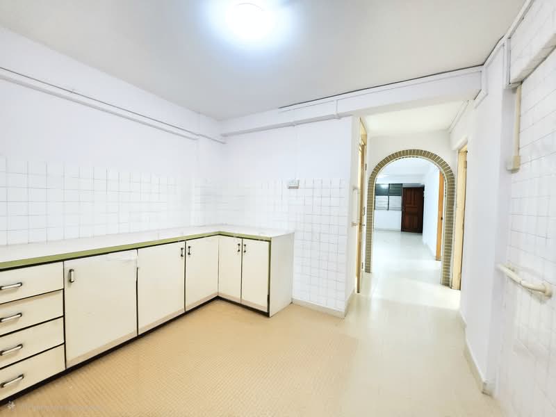 12 Kampong Arang Road, 12 Kampong Arang Road, 2 Bedrooms, 1,109 sqft, HDB Flat For Sale, by Jackson B., 500132476 - Kitchen - PropertyGuru.com.sg