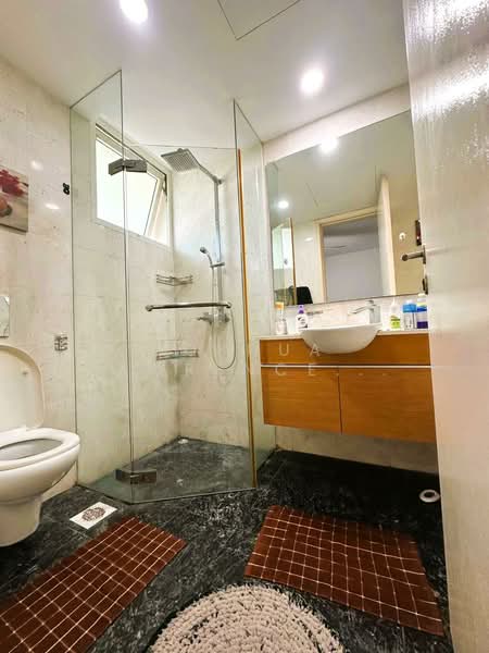 Edelweiss Park Condo, 98 Flora Road, 2 Bedrooms, 947 sqft, Condominium For Sale, by Joshua Lawrence Che, 500132485 - Bathroom - PropertyGuru.com.sg