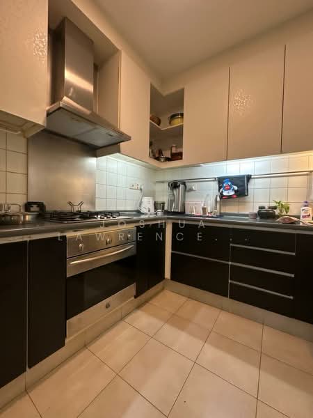 Edelweiss Park Condo, 98 Flora Road, 2 Bedrooms, 947 sqft, Condominium For Sale, by Joshua Lawrence Che, 500132485 - Kitchen - PropertyGuru.com.sg
