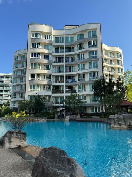 Edelweiss Park Condo, 98 Flora Road, 2 Bedrooms, 947 sqft, Condominium For Sale, by Joshua Lawrence Che, 500132485 - Lap pool - PropertyGuru.com.sg