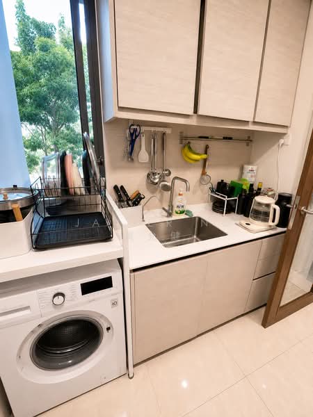 Bellewoods, 114 Woodlands Avenue 5, 3 Bedrooms, 936 sqft, Executive Condominium For Rent, by Javier Ng 黄允健, 500132522 - Kitchen - PropertyGuru.com.sg