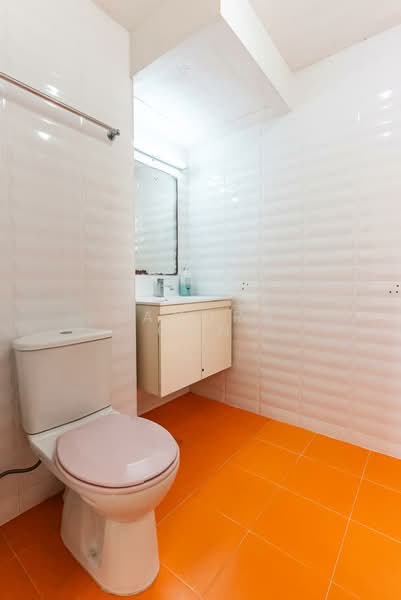 Castle Green, 481 Yio Chu Kang Road, 2 Bedrooms, 947 sqft, Condominium For Rent, by Sandra Gan, 500132536 - Bathroom - PropertyGuru.com.sg