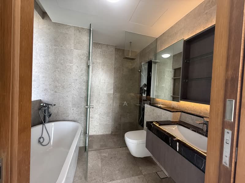 Marina One Residences, 21 Marina Way, 3 Bedrooms, 1,518 sqft, Condominium For Rent, by Ben XIA 夏天鹏, 500132551 - Master bathroom - PropertyGuru.com.sg
