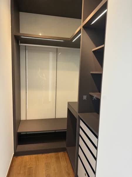 Marina One Residences, 21 Marina Way, 3 Bedrooms, 1,518 sqft, Condominium For Rent, by Ben XIA 夏天鹏, 500132551 - Master walk-in wardrobe - PropertyGuru.com.sg